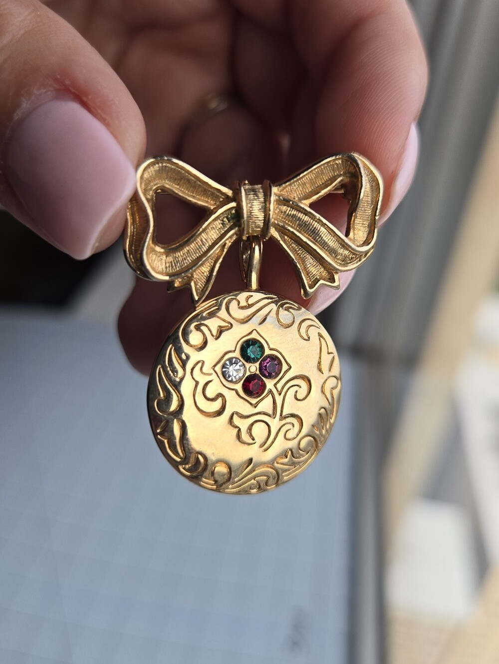Vintage Gold Tone Bow Brooch Lot Avon Rhinestone Dangle Pearl Ribbon Pins